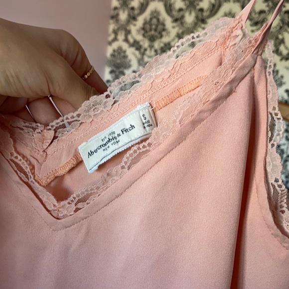 Pink lace neckline flow blouse - Picture 4 of 5